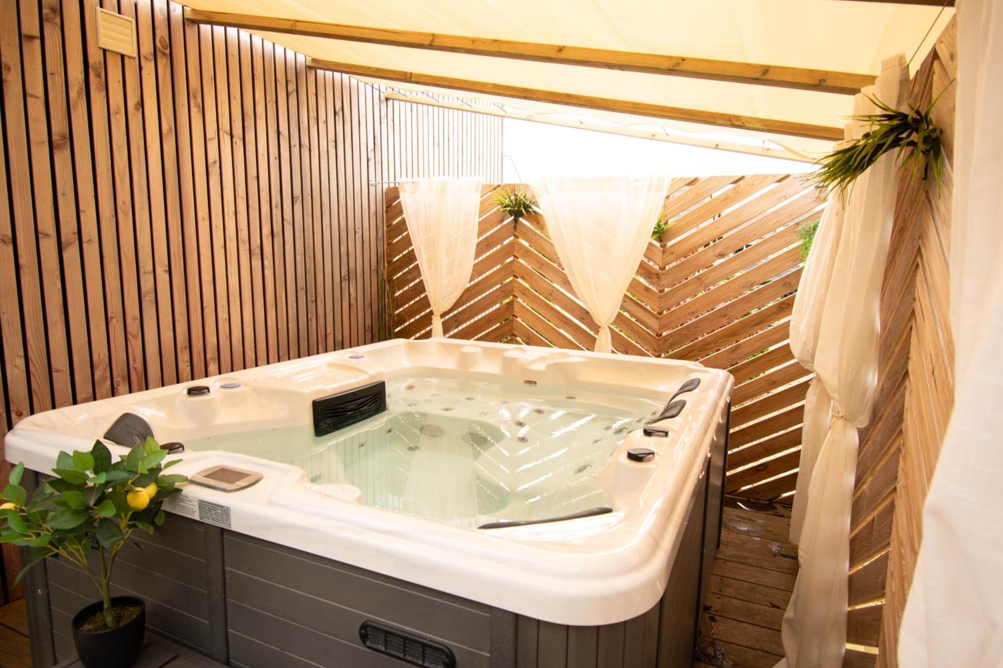 Studio Les 2 Fees - Jacuzzi - Deco Feerique Montfort-sur-Meu Exterior photo